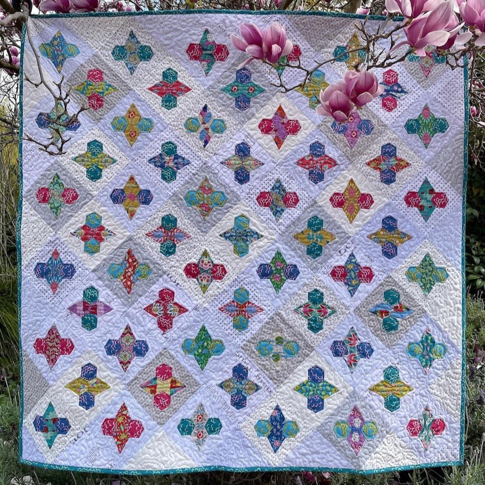 Let it Bee Quilt Hanging in a Magnolia Traa